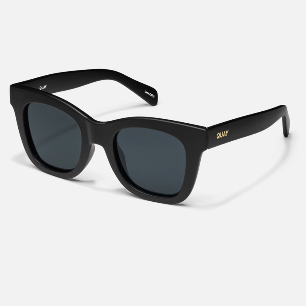 Quay sunglasses Matte Black Frame / Smoke Lens SKU 75779